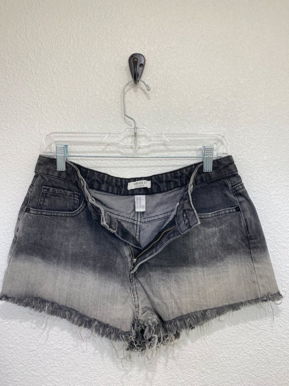 Forever 21 Ombre Denim Shorts Raw Hem Distressed Grey Size 30 - Picture 3 of 7